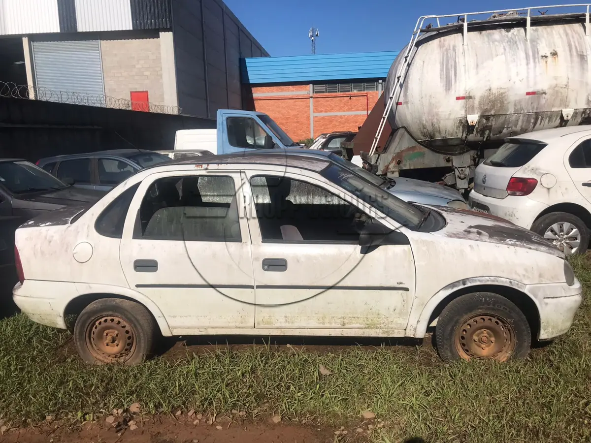 LOTE 011 - Um veículo GM/CORSA GL 1.6, ano/modelo 1997/1997