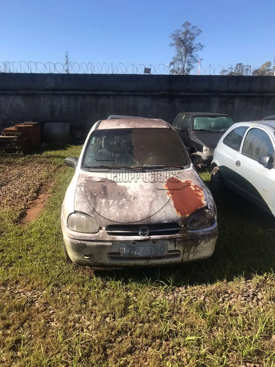 LOTE 011 - Um veículo GM/CORSA GL 1.6, ano/modelo 1997/1997