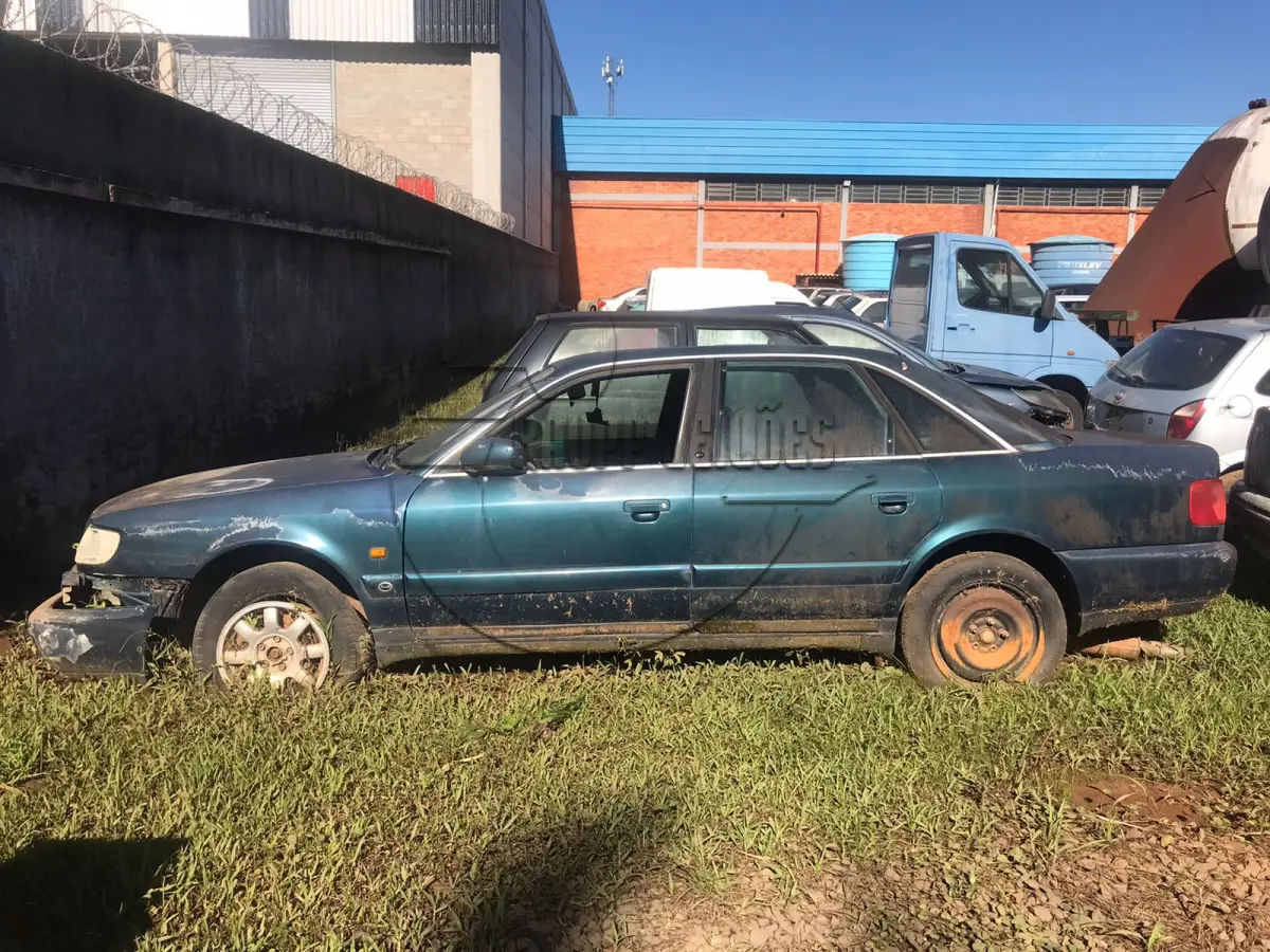 LOTE 010 - Um veículo I/AUDI A6, ano/modelo 1994/1995.