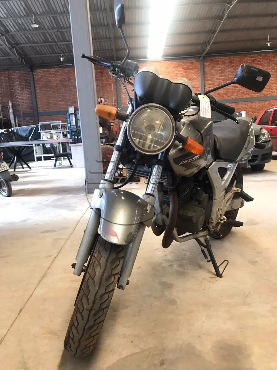 LOTE 014 - Uma motocicleta HONDA/CBX 250 TWISTER, ano/modelo 2008/2008