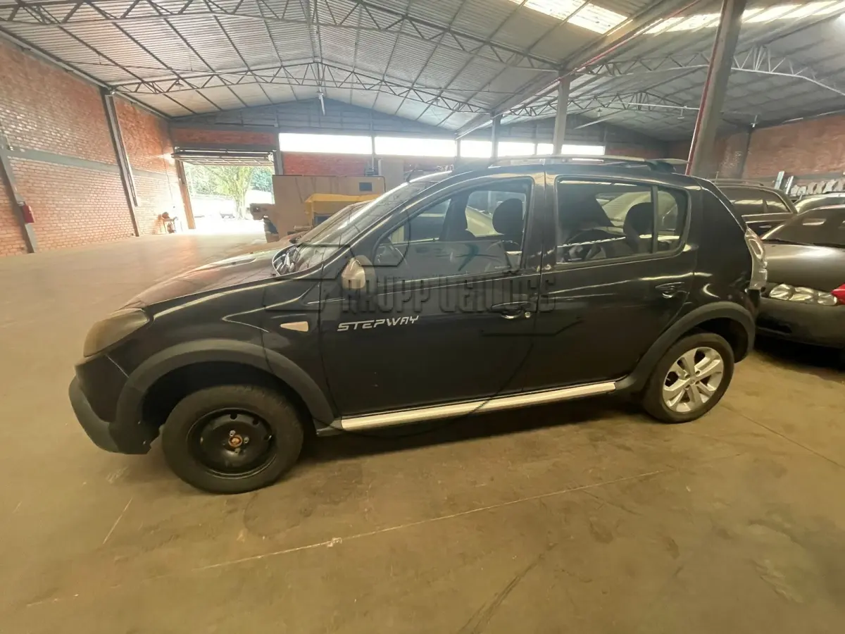 LOTE 023 - Um veículo RENAULT/SANDERO STW 16HP, ano/modelo 2013/2014