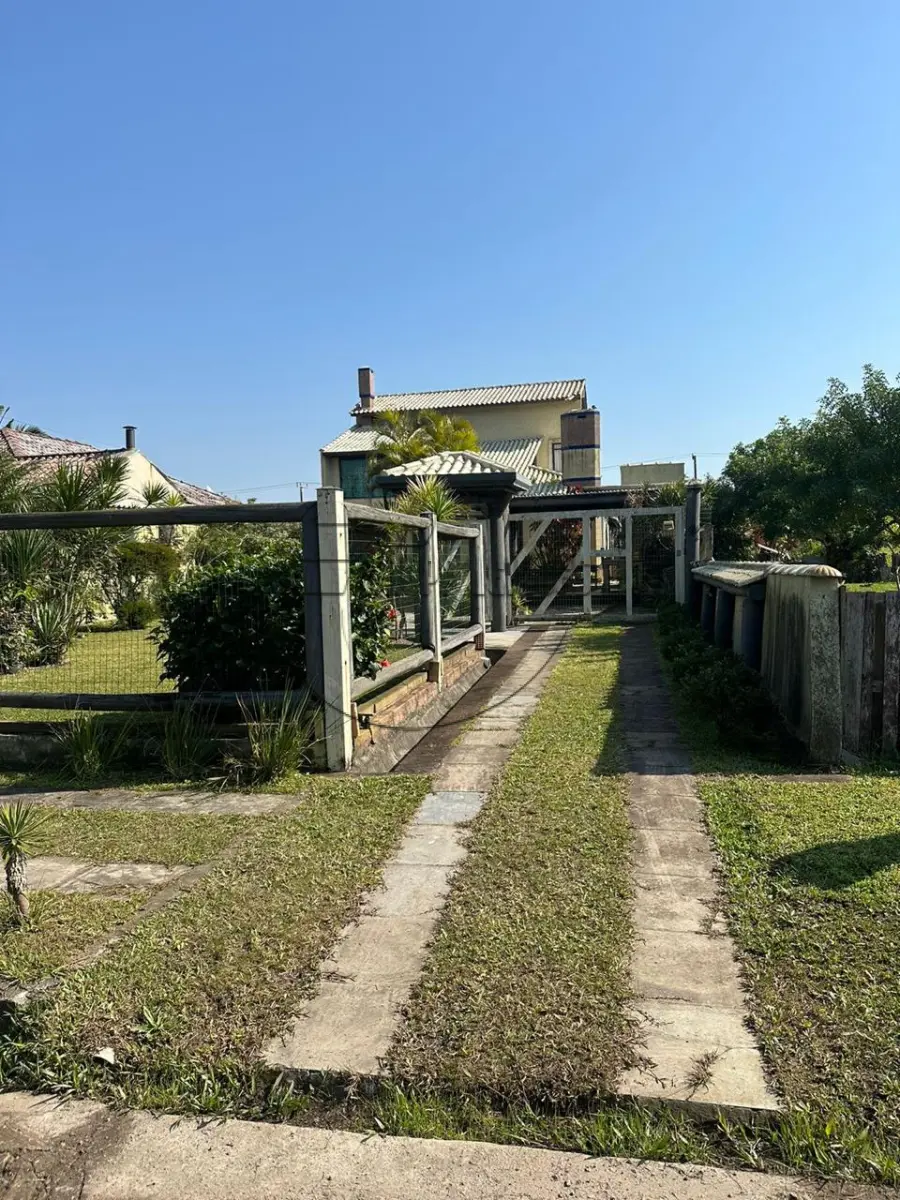 LOTE 001 - 02ª DATA | (XANGRI-LÁ/RS) 02 terrenos somando 720,00m², c/ 01 casa de alvenaria de aprox. 160,50m², na Praia do Arpoador