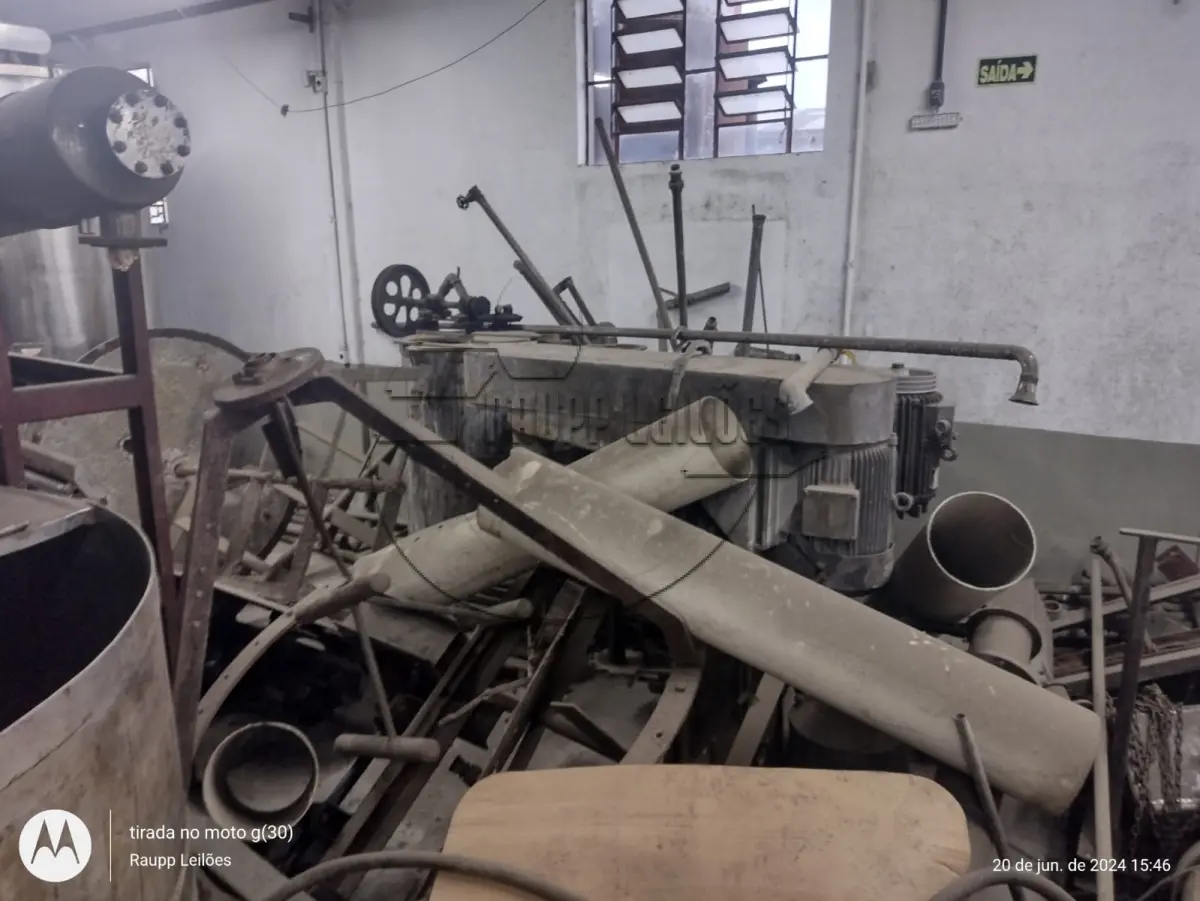 LOTE 022 - 02ª DATA | Diversos maquinários, tais como misturadores, conjs. de fabricação de resina, furadeira, tanques inox, compressor, entre outros.