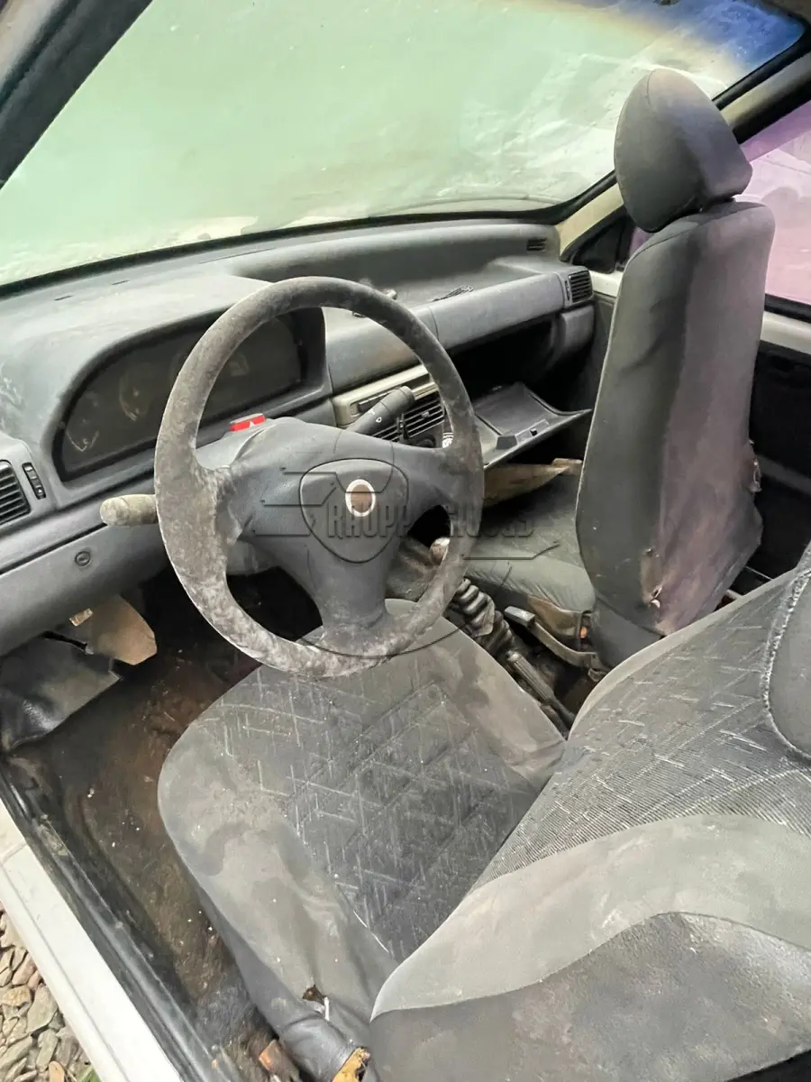 LOTE 015 - 02ª DATA | Um automóvel FIAT UNO MILLE FIRE FLEX, ano 2006/2006