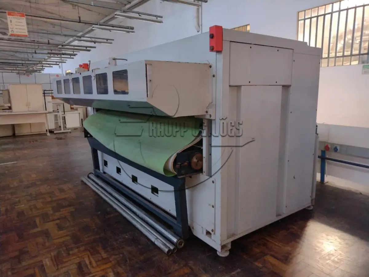 LOTE 001 - Uma máquina automática para corte