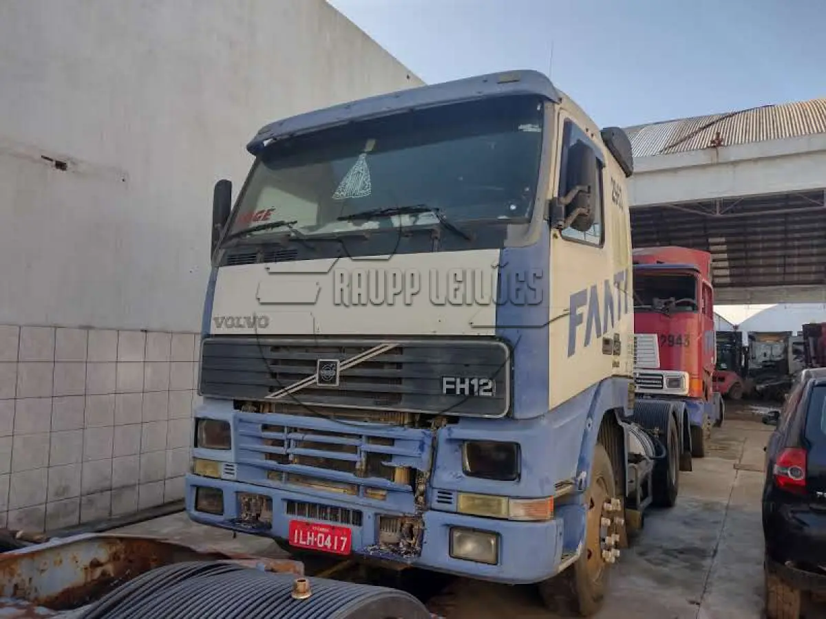 LOTE 017 - 02ª DATA | Um caminhão Volvo, modelo FH12 420 6X4T, ano/modelo 2003/2003