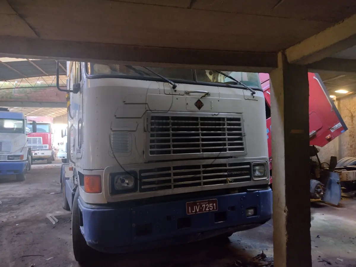 LOTE 013 - 02ª DATA | Um caminhão Navistar/International, modelo 9800 6X4, ano/modelo 2001/2001
