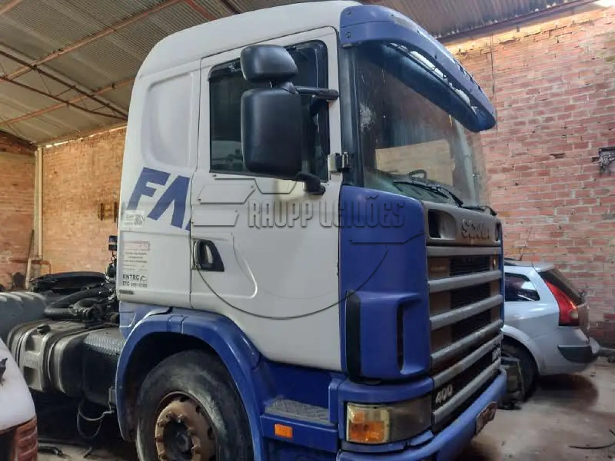 LOTE 024 - 02ª DATA | Um caminhão, marca Scania, modelo R124 GA6X4NZ 400, ano/modelo 2004/2004