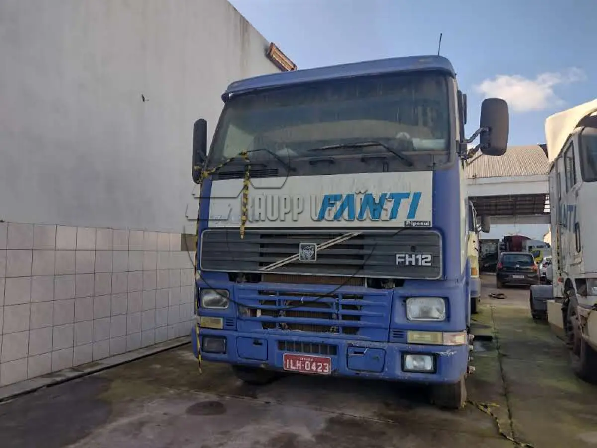 LOTE 019 - 02ª DATA | Um caminhão  VOLVO, modelo FH12 420 6X4T, ano/modelo 2003/2003