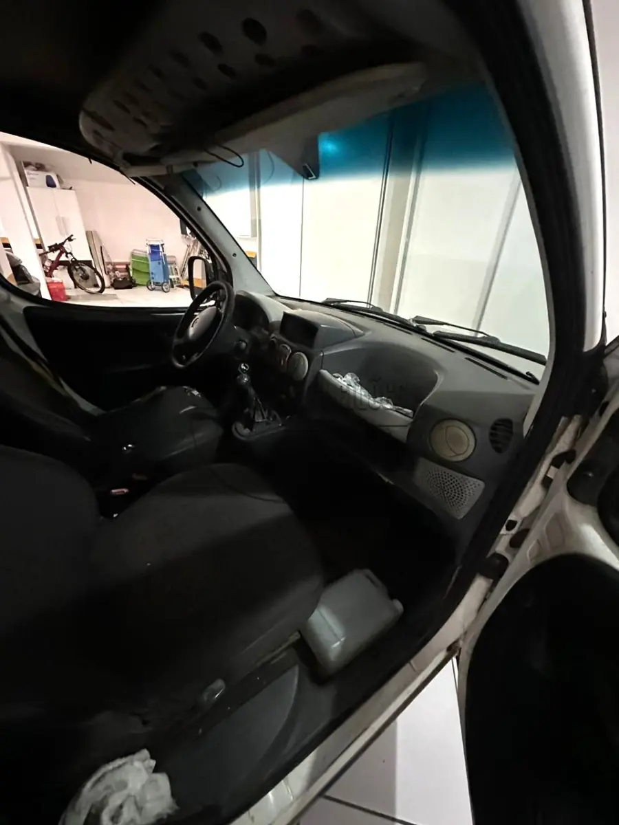 LOTE 025 - Um veículo FIAT/DOBLO CARGO FLEX, ano/modelo: 2008/2009