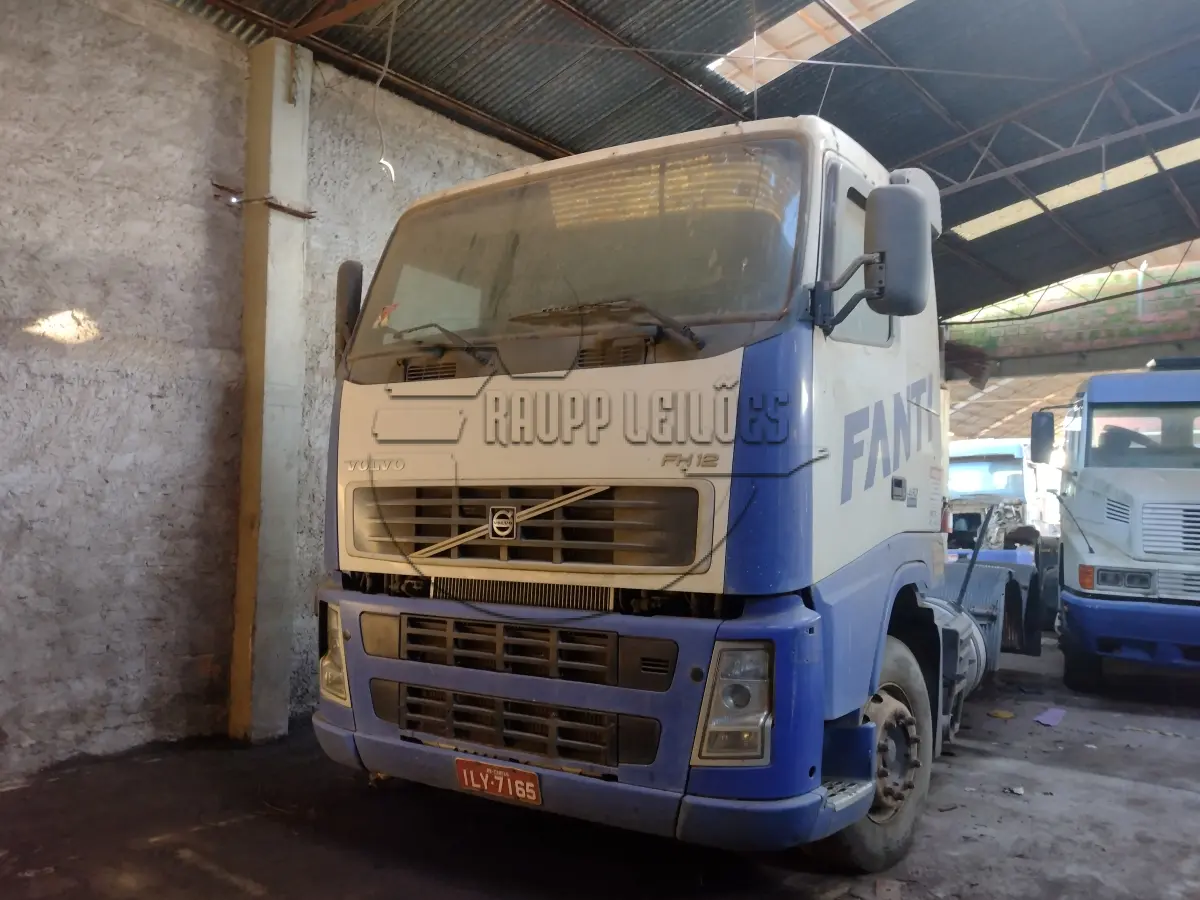LOTE 014 - 02ª DATA | Um caminhão Volvo, modelo FH12 460 6X4T, ano/modelo 2004/2004