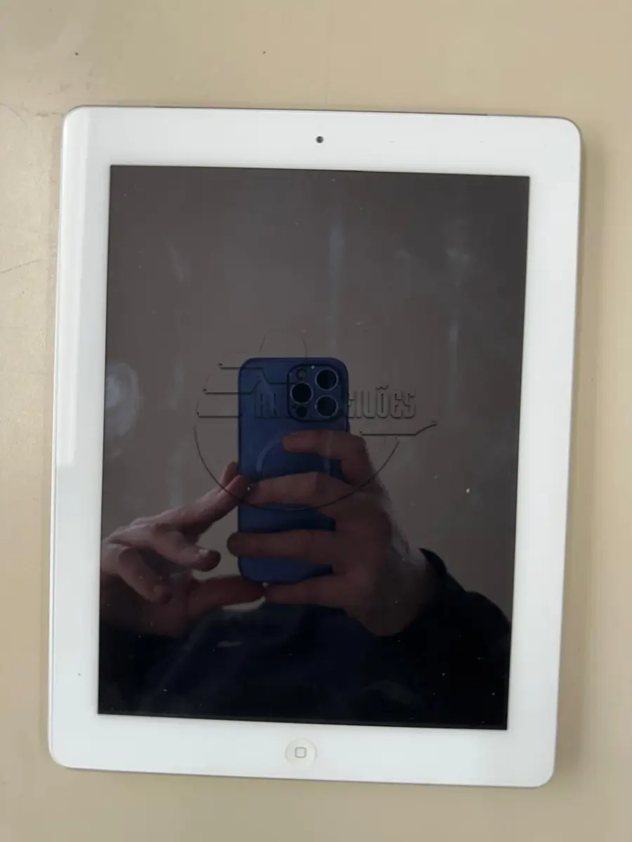 LOTE 018 - Um Ipad mod. A1459, 4° geração