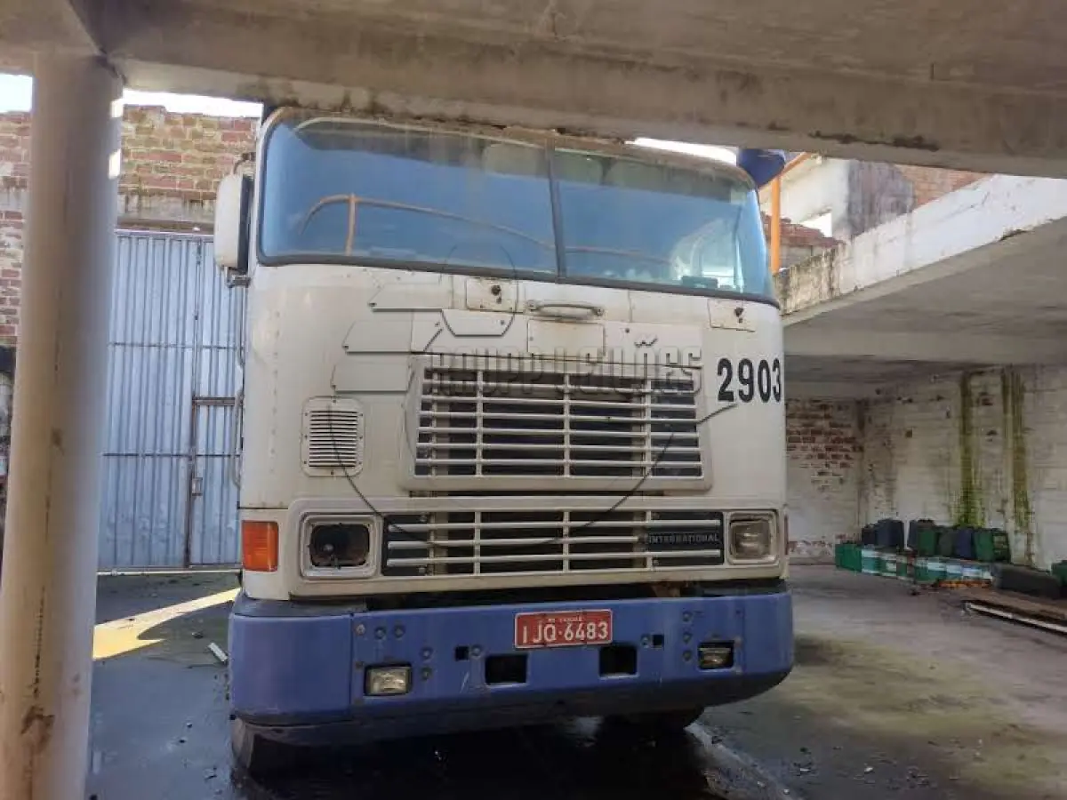 LOTE 022 - 02ª DATA | Um caminhão Navistar/International, modelo 9800 6x4, ano/modelo 2000/2001