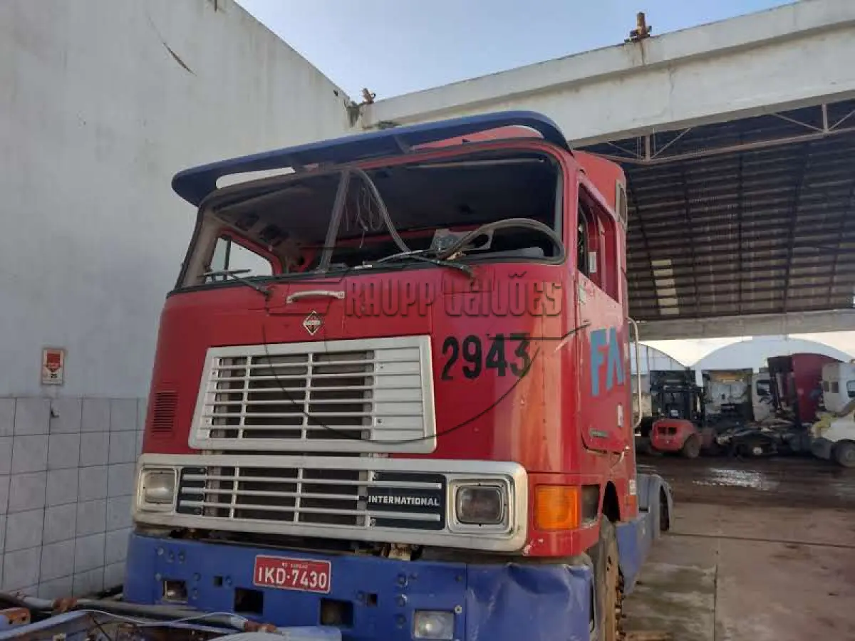 LOTE 016 - 03ª DATA | Um caminhão Navistar/International, modelo 9800 6X4, ano/modelo 2001/2001