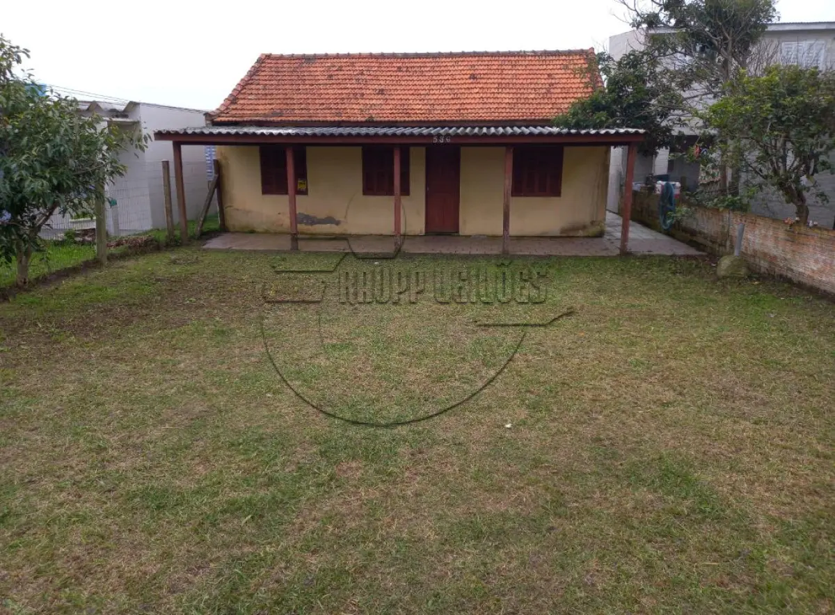 LOTE 001 - 02ª DATA | (BALNEÁRIO PINHAL/RS) Uma casa de alvenaria, a 2 quadras do mar