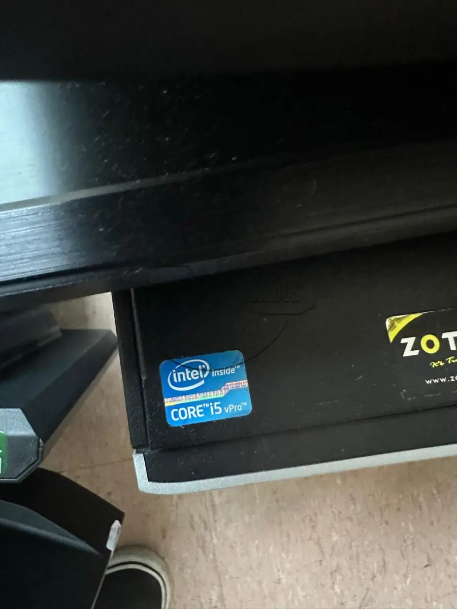 LOTE 007 - Aproximadamente 36 microcomputadores, marcas HP e DELL, com defeito