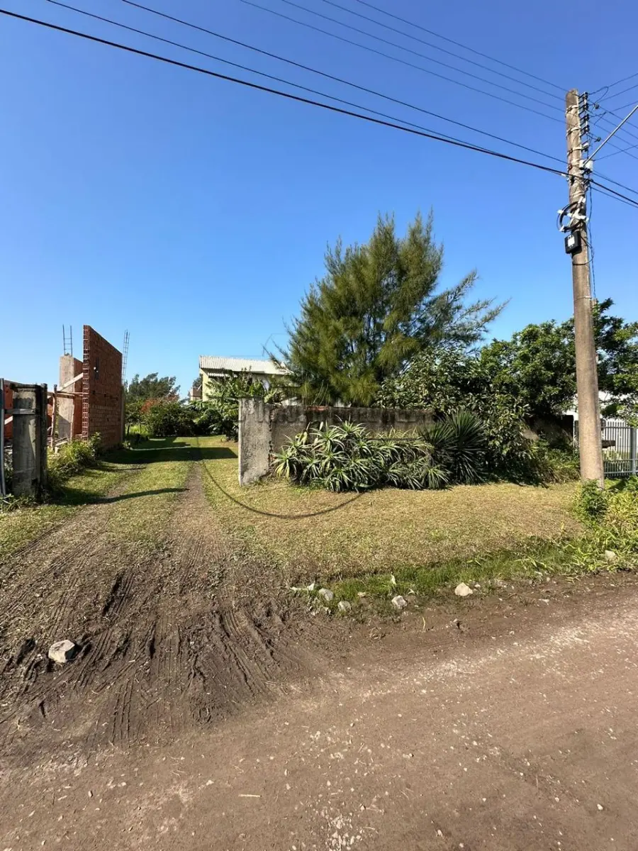 LOTE 001 - 02ª DATA | (XANGRI-LÁ/RS) 02 terrenos somando 720,00m², c/ 01 casa de alvenaria de aprox. 160,50m², na Praia do Arpoador