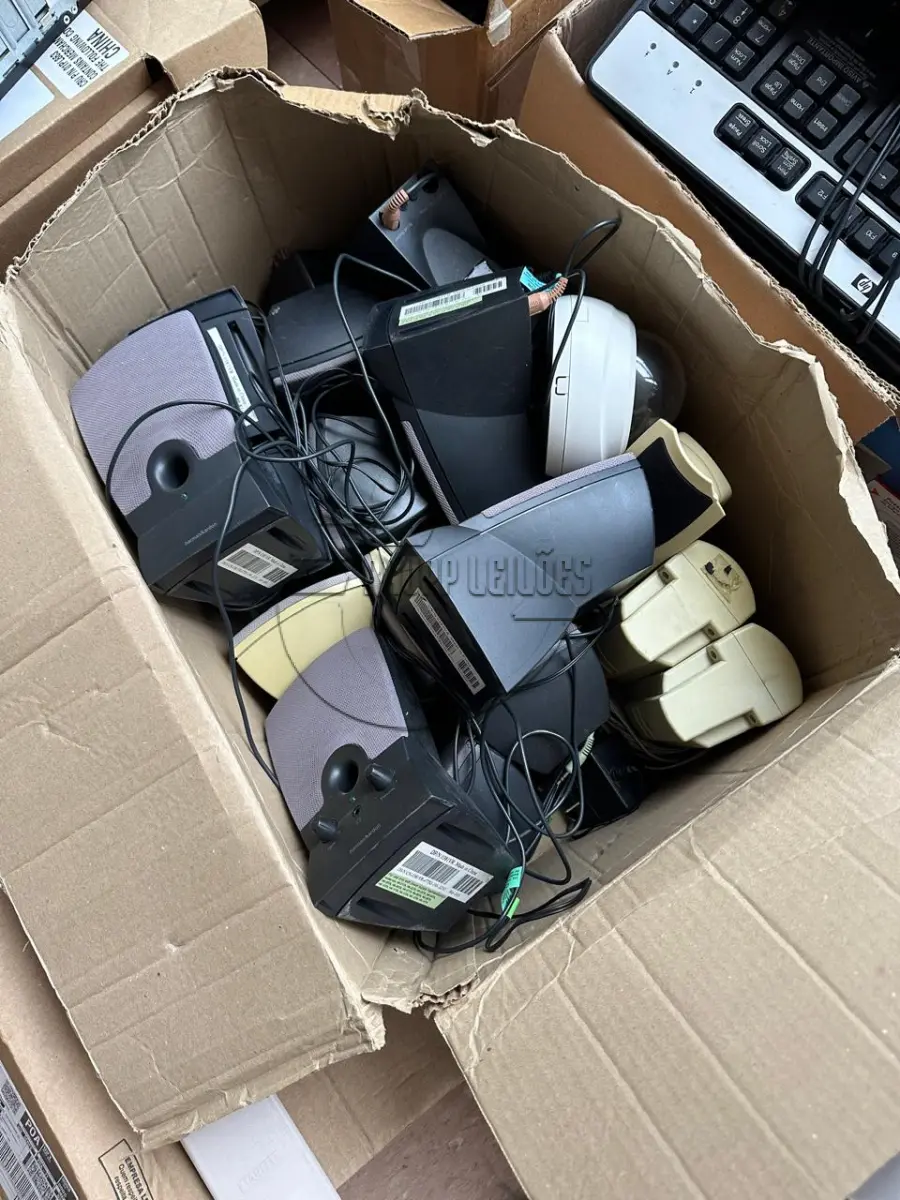 LOTE 013 - Diversos mouses, hd's, teclados, estabilizadores, sucatas de informática, calculadoras,  tudo antigo ou c/ defeito