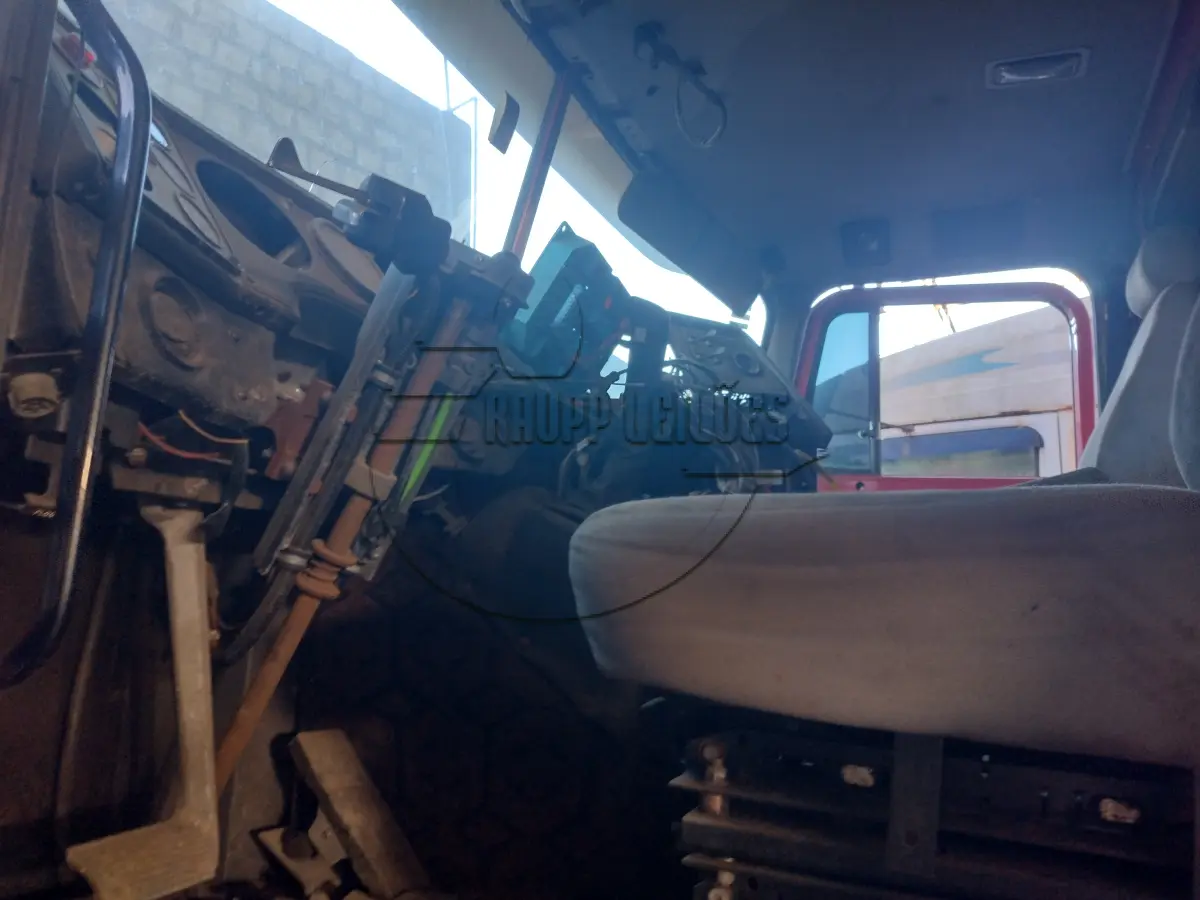 LOTE 009 - 02ª DATA | Um caminhão Navistar/International, modelo 9800 6X4, ano/modelo 2000/2001