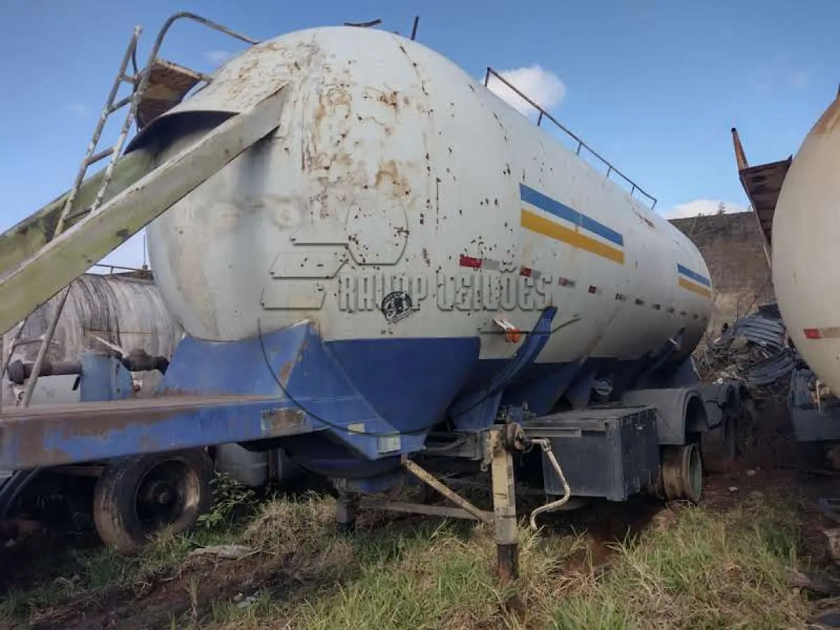 LOTE 054 - 02ª DATA | Uma carreta silo Randon, modelo SR SL, ano/modelo 2000