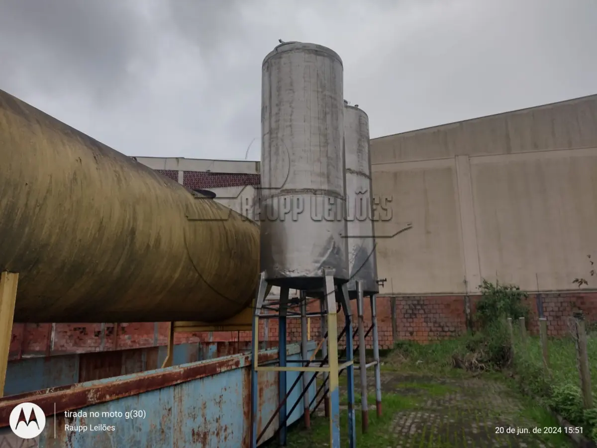 LOTE 022 - 02ª DATA | Diversos maquinários, tais como misturadores, conjs. de fabricação de resina, furadeira, tanques inox, compressor, entre outros.