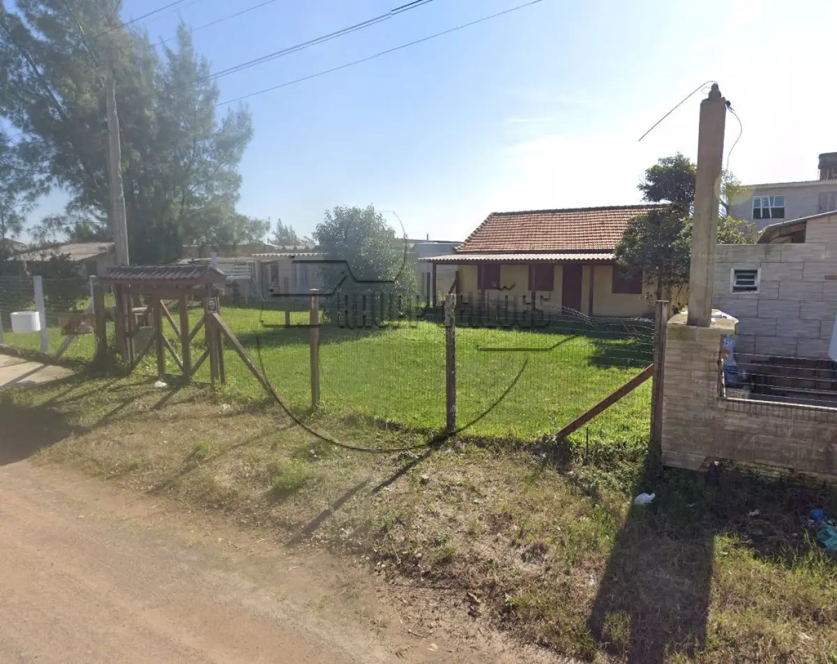 LOTE 001 - 02ª DATA | (BALNEÁRIO PINHAL/RS) Uma casa de alvenaria, a 2 quadras do mar