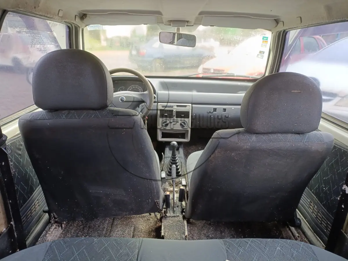 LOTE 016 - 02ª DATA | Um automóvel FIAT UNO MILLE FIRE FLEX, ano 2005/2006