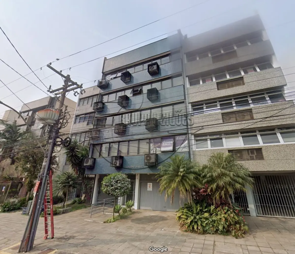 LOTE 009 - (PORTO ALEGRE/RS) A sala 505, c/ 35,49m², e o box 10, c/  12,50m², ambos do Ed. Leonardo da Vinci, no Bairro Petrópolis
