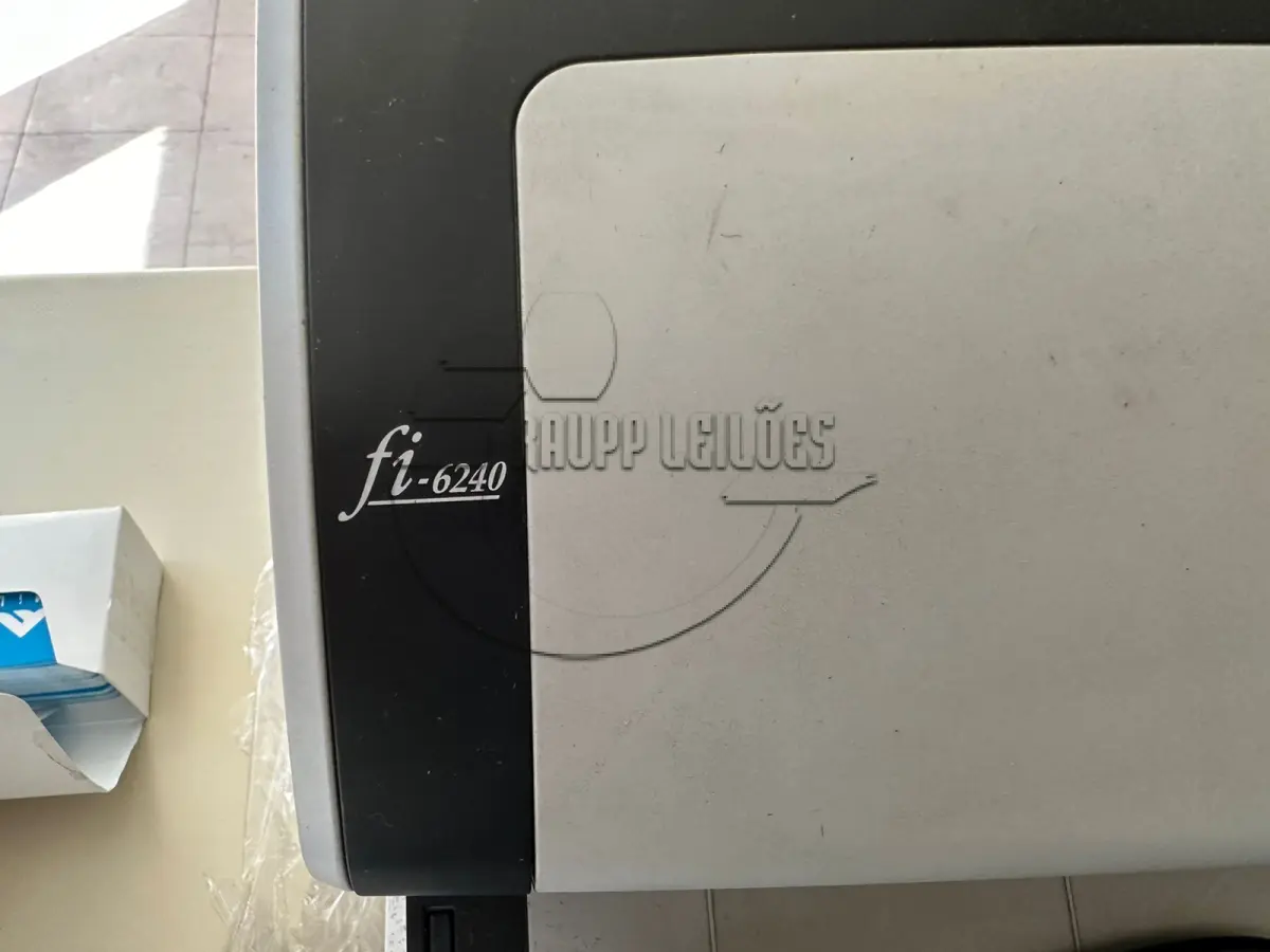 LOTE 017 - Um scanner Fujitsu fi6240