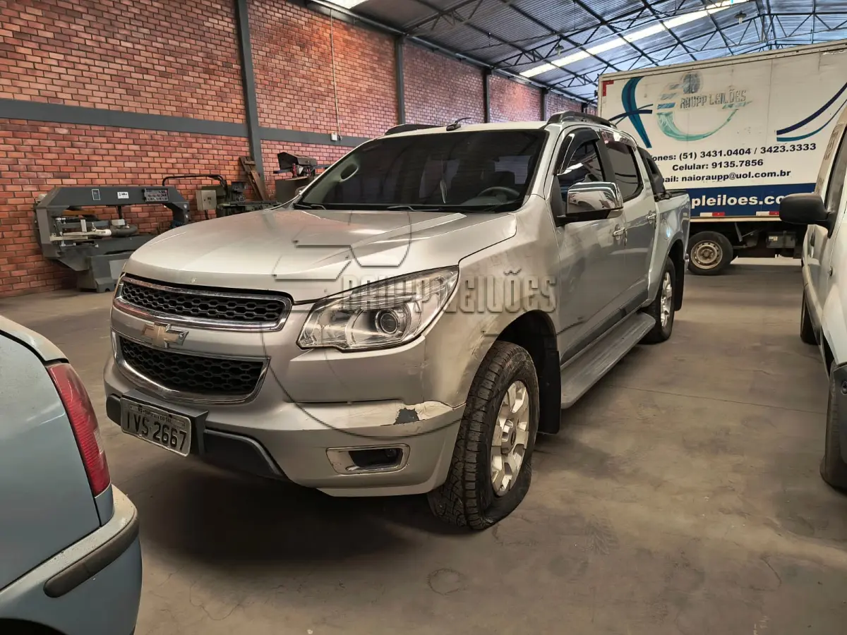 LOTE 001 - Um veículo Chevrolet S10, ano 2014/2014