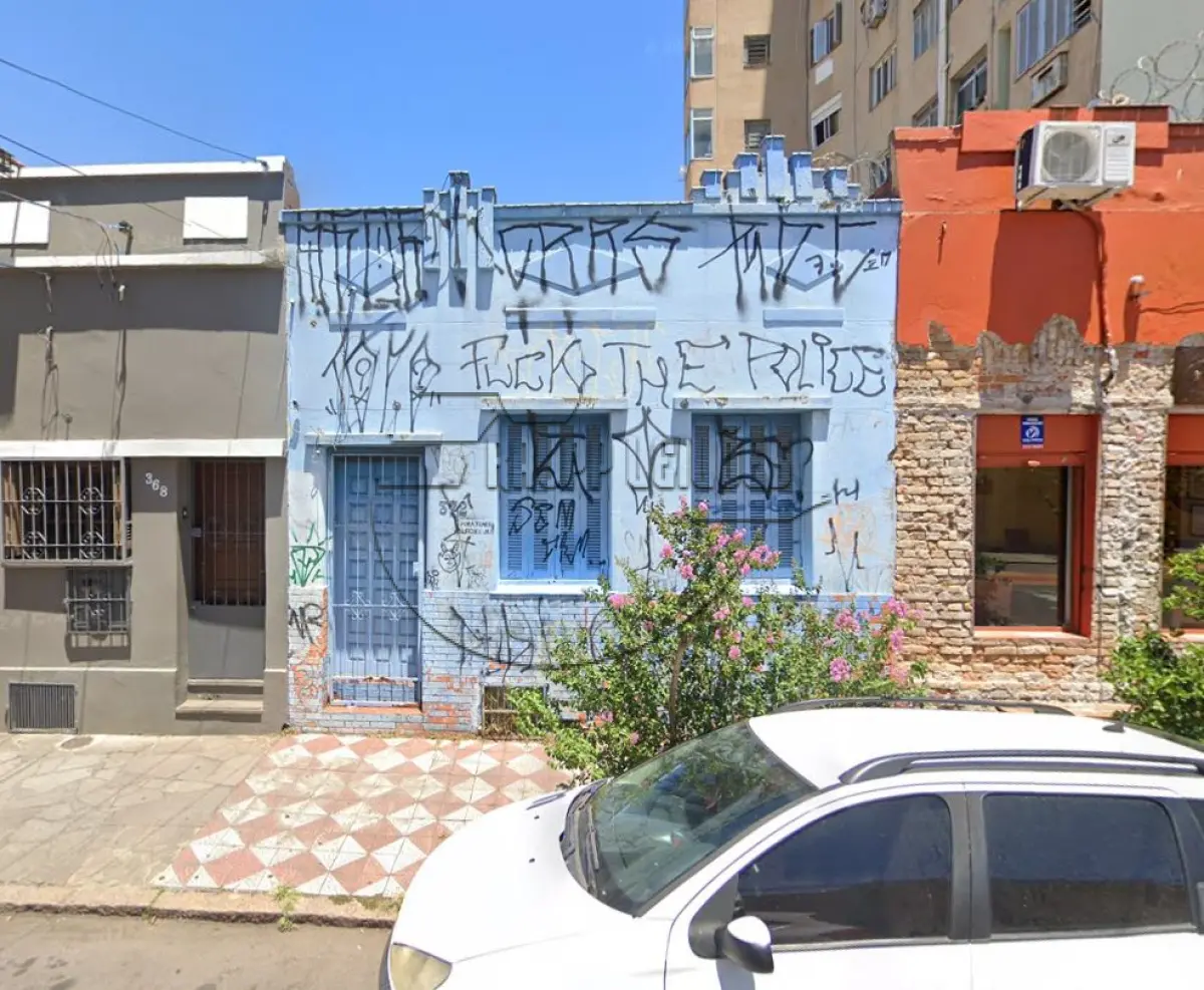 LOTE 008 - (PORTO ALEGRE/RS) Uma casa de alvenaria no Bairro Cidade Baixa