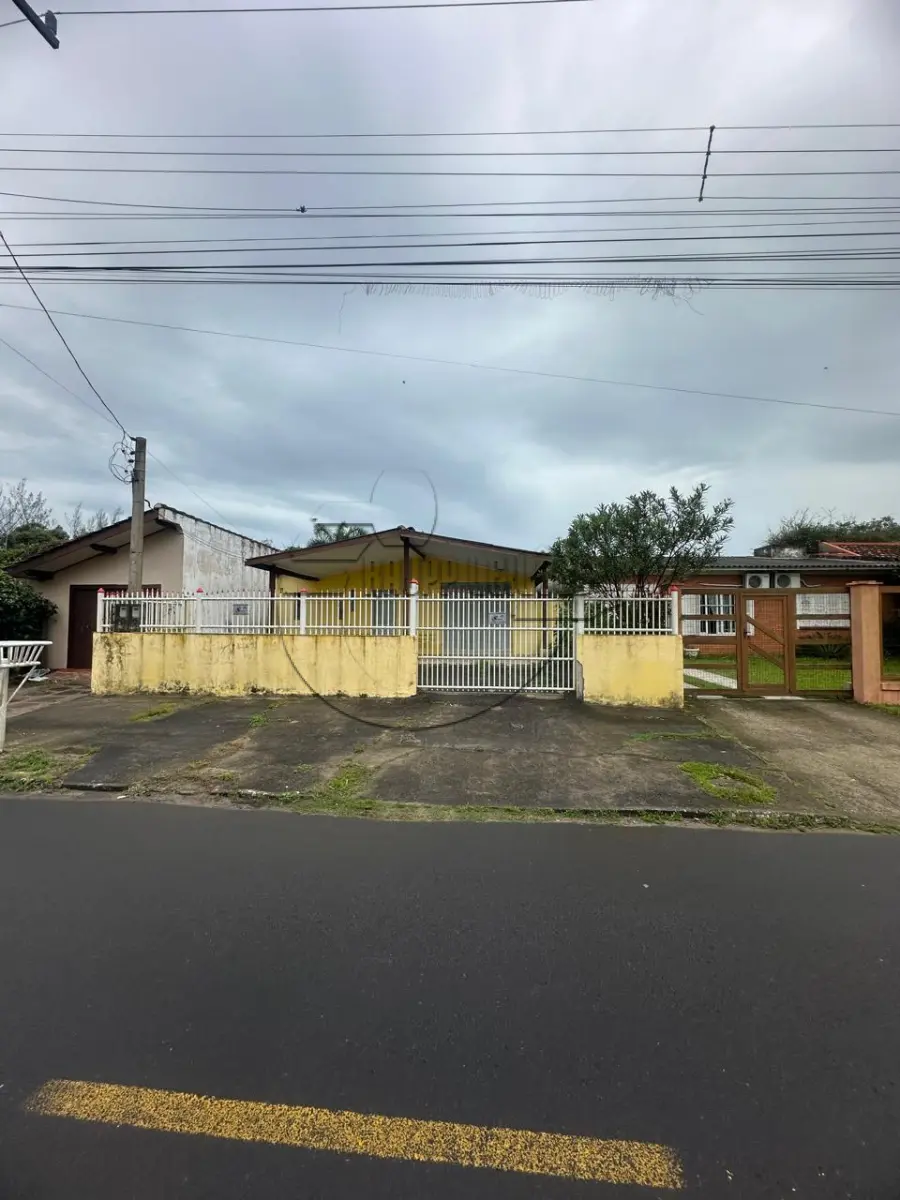 LOTE 009 - (IMBÉ/RS) Uma casa em alvenaria, a 3 quadras do Rio Tramandaí
