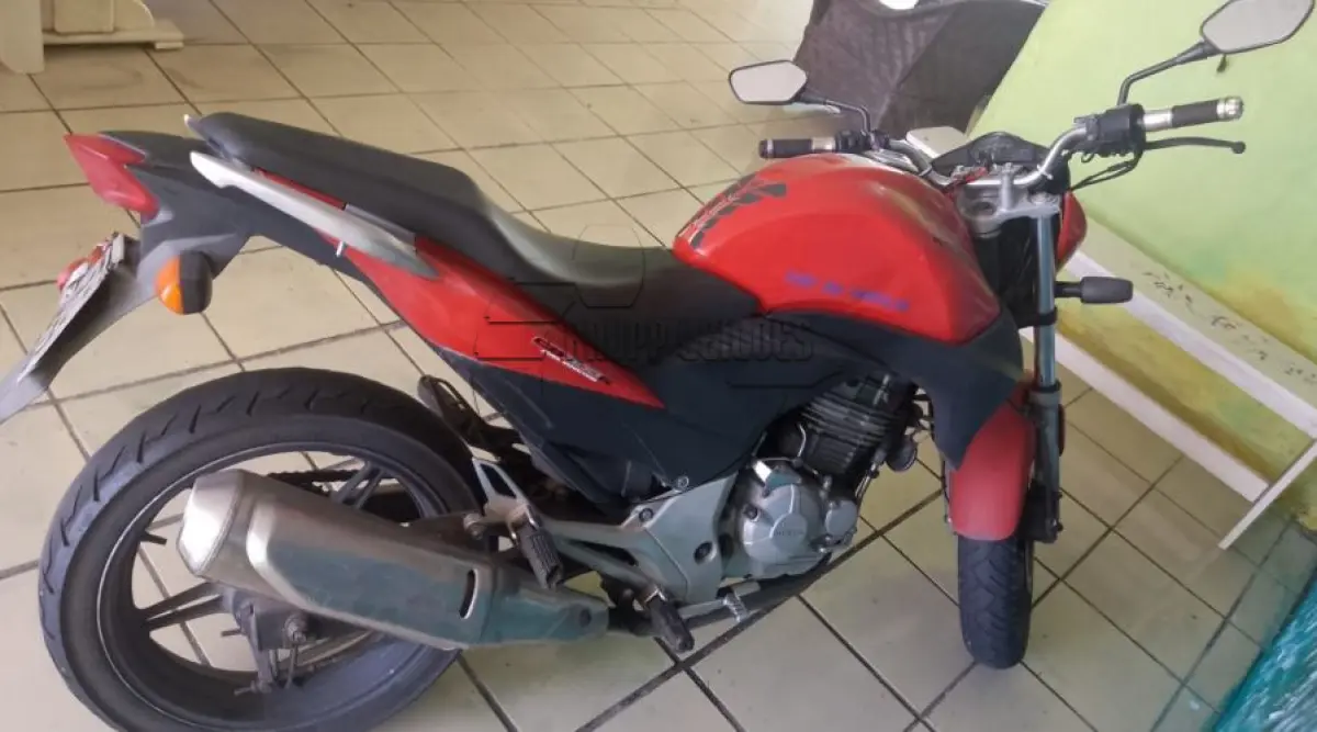 LOTE 015 - Motocicleta HONDA/CB 300R, ano/modelo 2010/2010