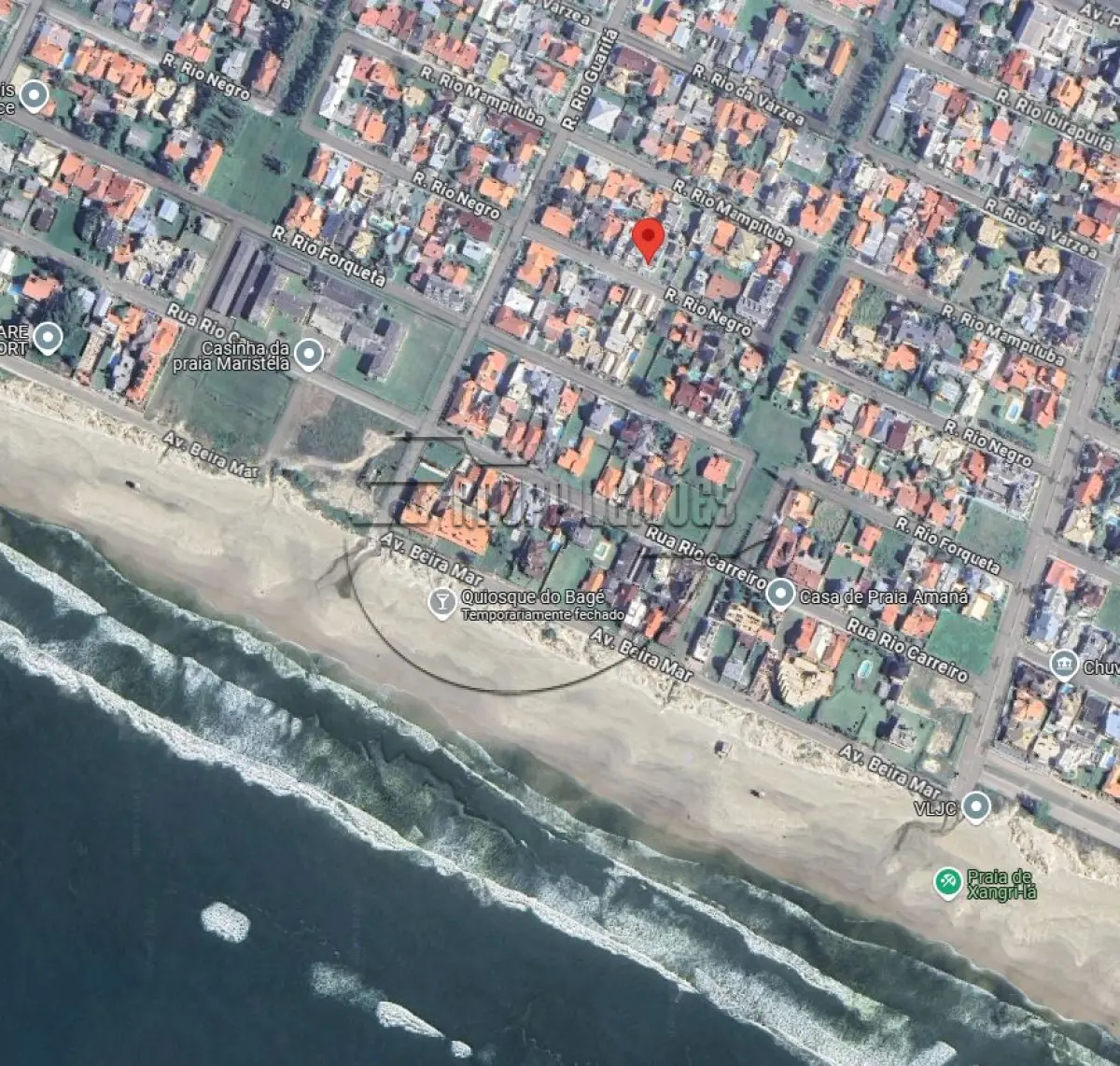 LOTE 002 - (XANGRI-LÁ/RS) Uma casa em Xangri-lá/RS, a 3 quadras do mar