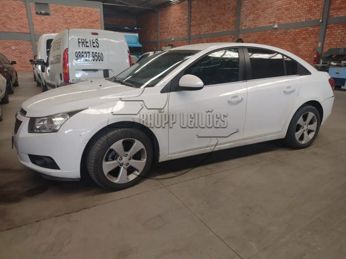 LOTE 010 - 02ª DATA | Um veículo CHEVROLET/CRUZE LT NB, Placa: IVX1366, ano/modelo: 2014/2014.