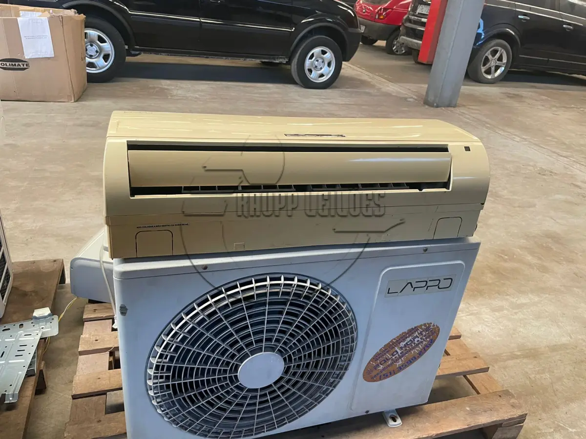 LOTE 012 - 02ª DATA | 04 aparelhos de ares condicionados - 01 máquina de chanfrar - 07 máquinas de costura de coluna