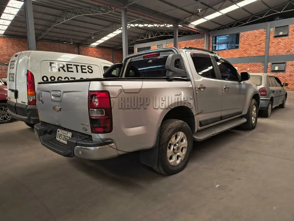 LOTE 001 - Um veículo Chevrolet S10, ano 2014/2014