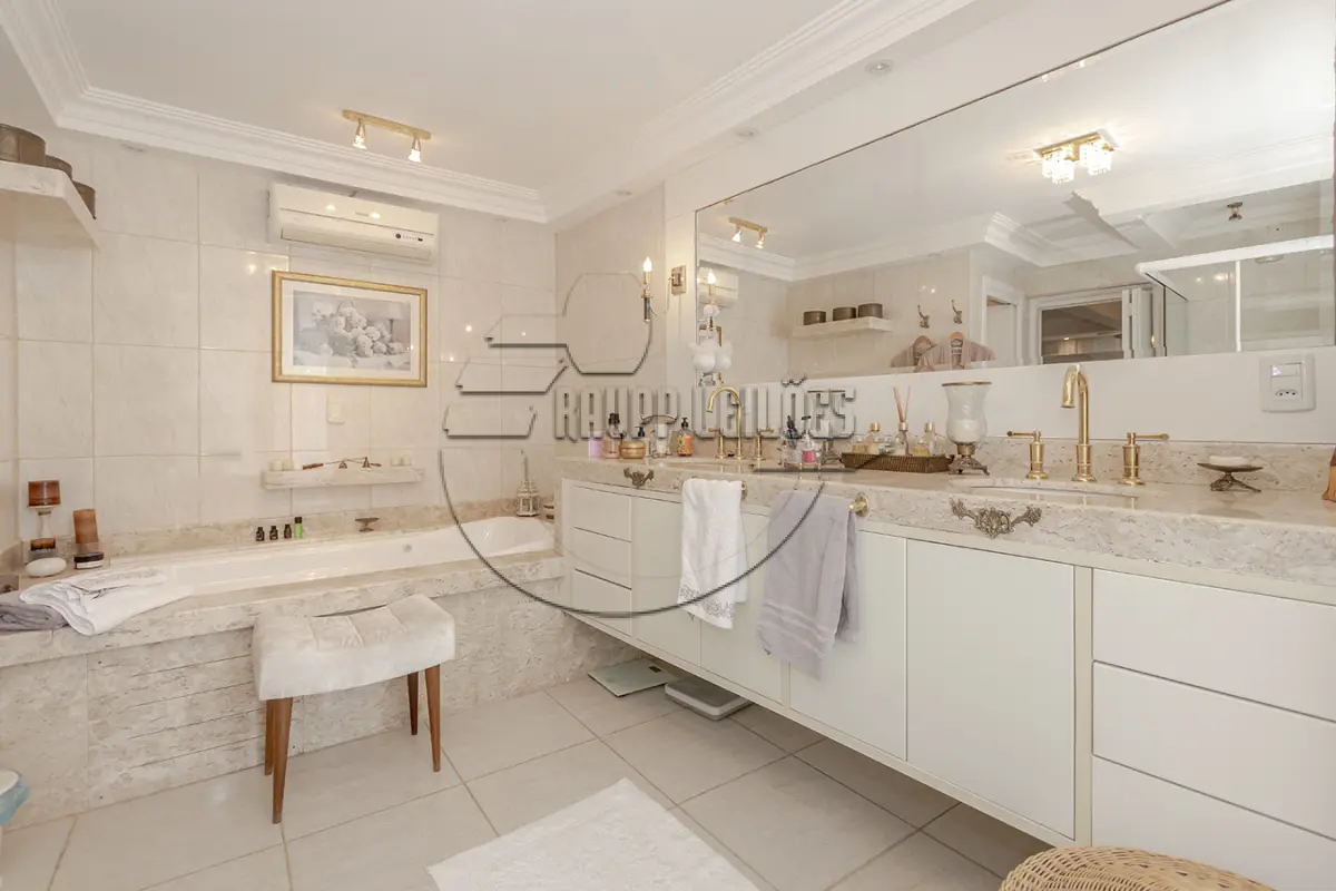 LOTE 001 - (PORTO ALEGRE/RS) Uma casa de 700,00m², no Bairro Ipanema