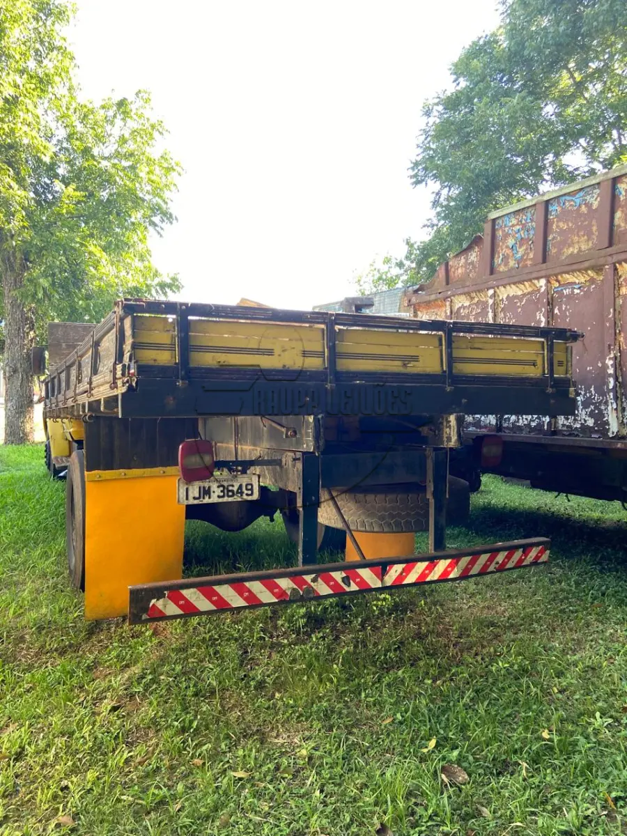 LOTE 020 - Um caminhão Ford/750, ano/modelo 1977/1977