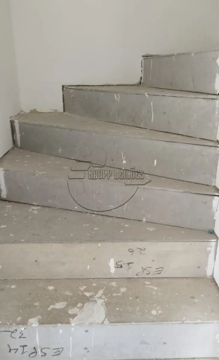 LOTE 002 - (XANGRI-LÁ/RS) Uma casa no Condomínio "Atlântis" (Pateo Marbella), c/ 277,42m²