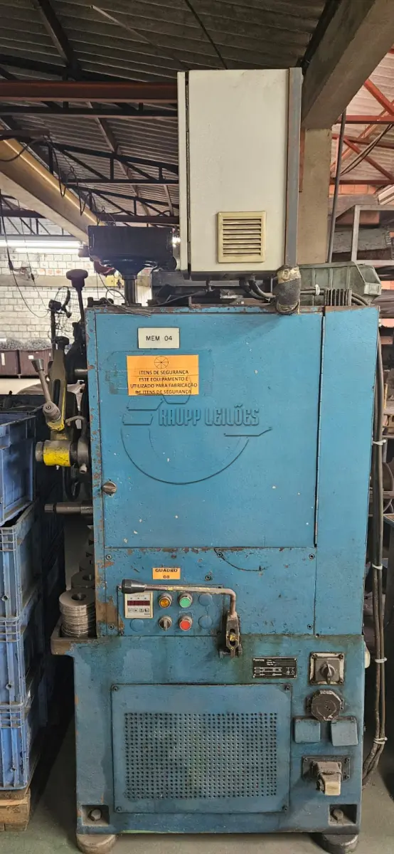 LOTE 014 - 02ª DATA | Uma máquina de enrolar molas e um forno de revenir molas