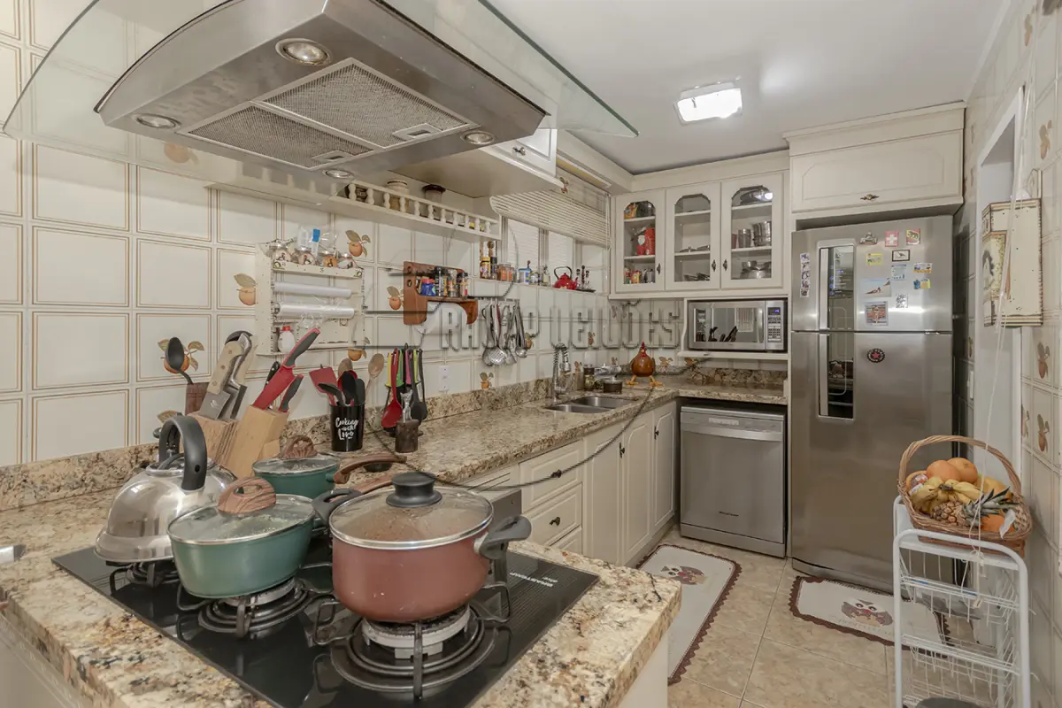LOTE 001 - (PORTO ALEGRE/RS) Uma casa de 700,00m², no Bairro Ipanema
