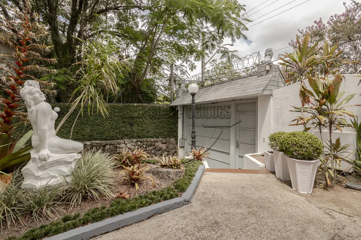 LOTE 001 - (PORTO ALEGRE/RS) Uma casa de 700,00m², no Bairro Ipanema