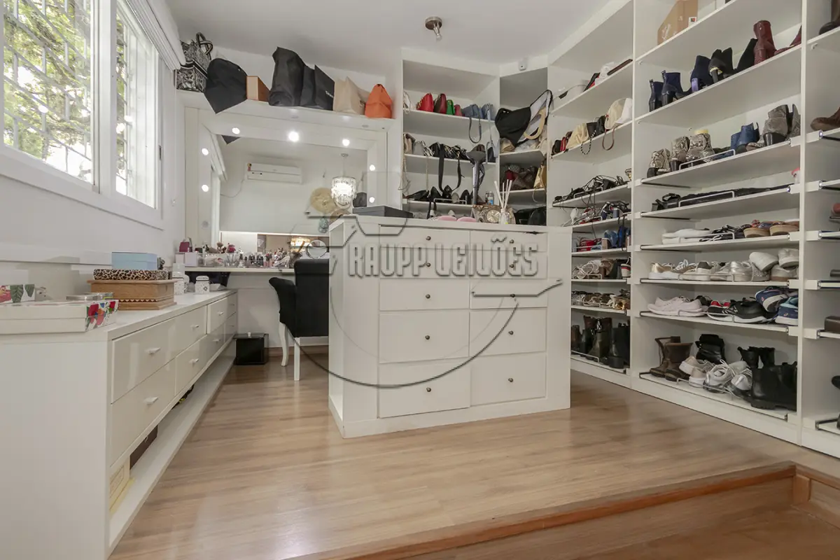 LOTE 001 - (PORTO ALEGRE/RS) Uma casa de 700,00m², no Bairro Ipanema