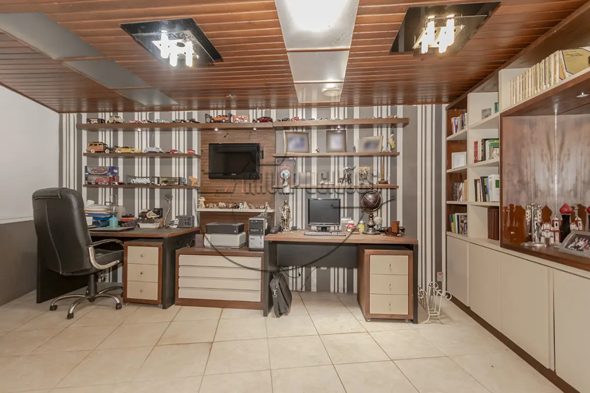 LOTE 001 - (PORTO ALEGRE/RS) Uma casa de 700,00m², no Bairro Ipanema