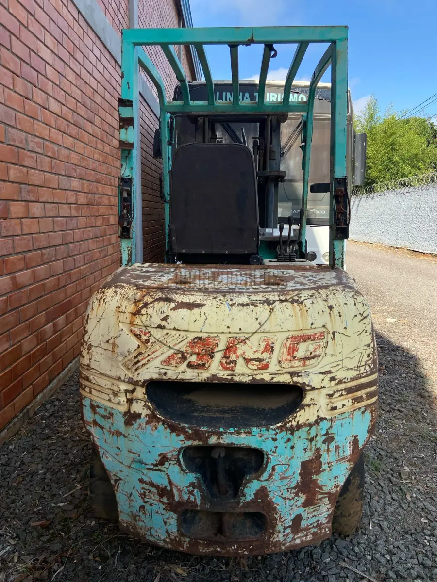 LOTE 018 - Uma empilhadeira, marca Yang, modelo FD-30, ano 1997
