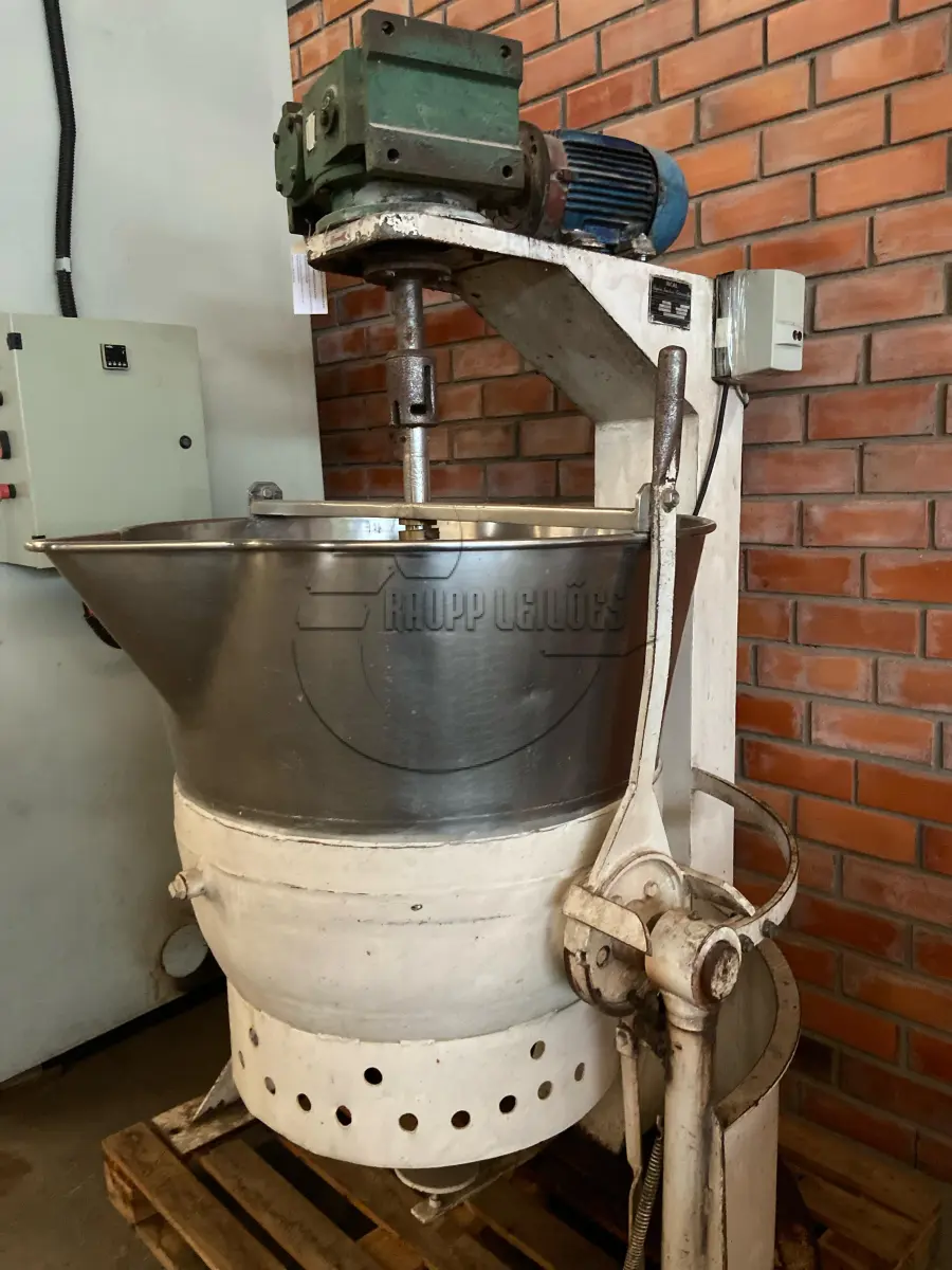 LOTE 009 - 02ª DATA | Um misturador grande, de inox