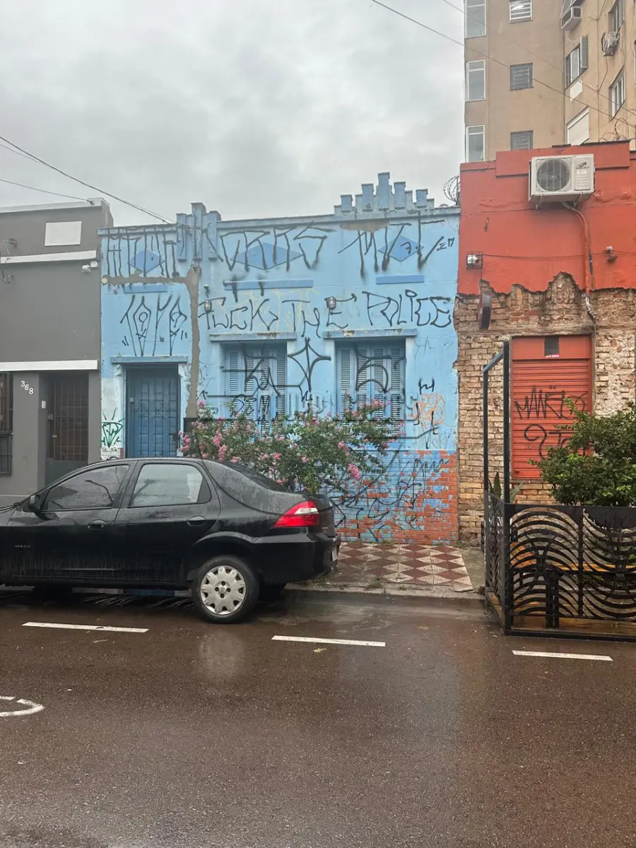 LOTE 008 - (PORTO ALEGRE/RS) Uma casa de alvenaria no Bairro Cidade Baixa