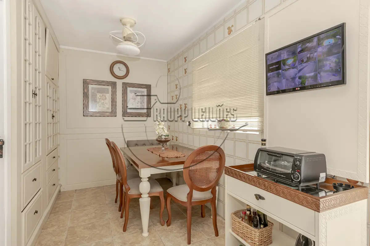 LOTE 001 - (PORTO ALEGRE/RS) Uma casa de 700,00m², no Bairro Ipanema