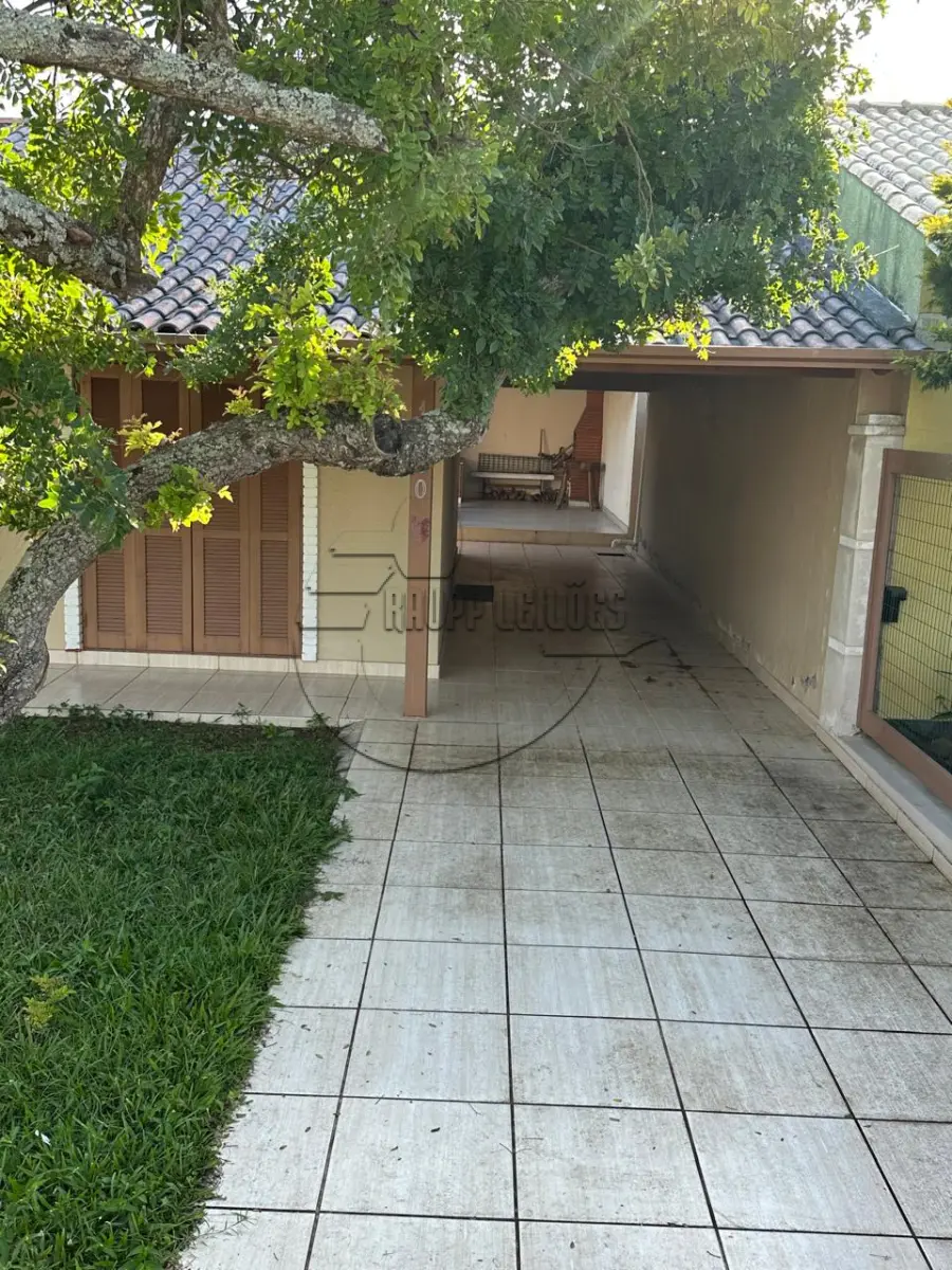 LOTE 012 - (TRAMANDAÍ/RS) Uma casa c/ aprox. 90,00m²